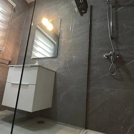 Dainty ,penthouse 16 דירה