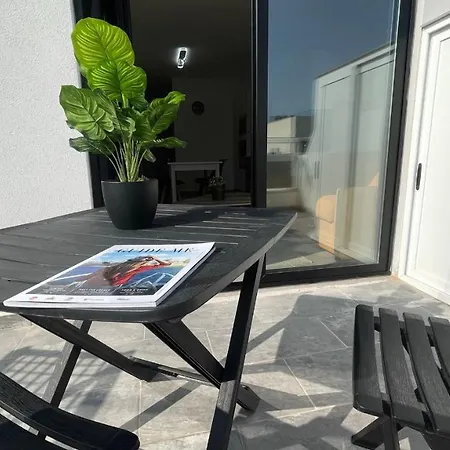 Dainty ,penthouse 16 מסידה
